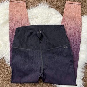 AR-33 Alpha 7/8 High Waisted Legging